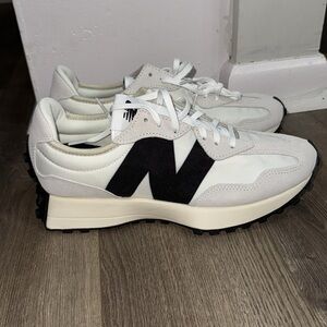 NEVER WORN New Balance sneakers